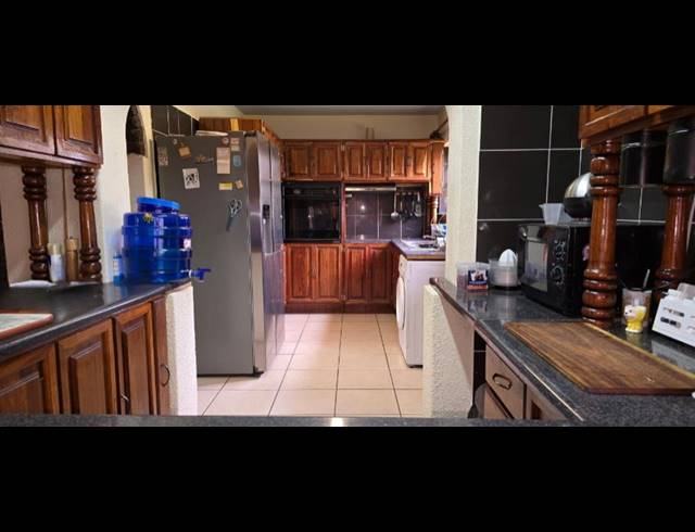 5 BEDROOM HOUSE FOR SALE IN ELANDSPARK